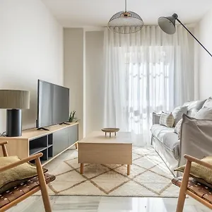 Amplisimo De Diseno Nuevo En El Corazon De Triana, Parking Included Apartment